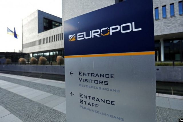 Trafiku i kokain&euml;s dhe mashtrimet telefonike/ Europol: Mafia shqiptare