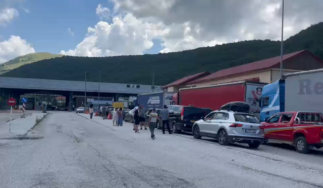 Radh&euml; kilometrike dhe temperatura t&euml; larta/ Bie sistemi i dogan&euml;s
