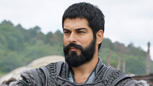 Vizita e Burak &Ouml;z&ccedil;ivit nuk ishte rast&euml;si? Qeveria i jep