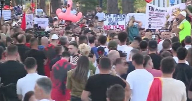 Protesta e 32-të radhazi, qytetarët të vendosur për largimin