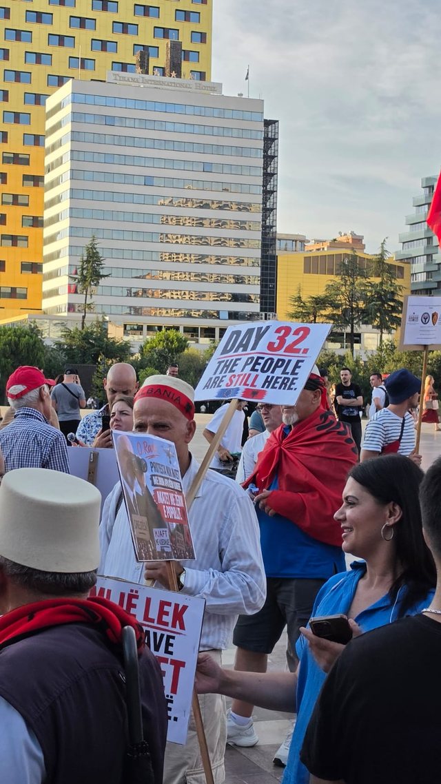 Protesta e 32-të radhazi, qytetarët të vendosur për largimin