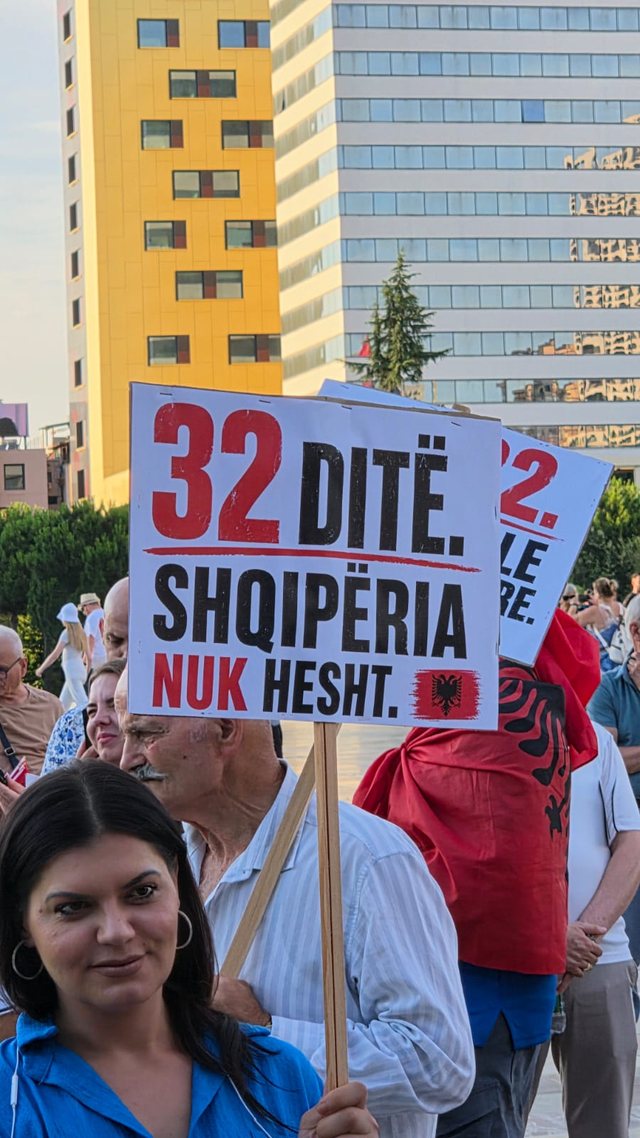Protesta e 32-të radhazi, qytetarët të vendosur për largimin