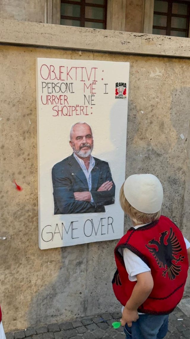 "Game Over"/ Protestuesit i japin Edi Ram&euml;s