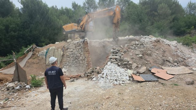 IKMT nd&euml;rhyn s&euml;rish n&euml; Kruj&euml;, prishen gropat informale