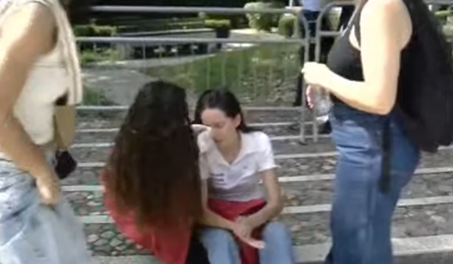 Protesta para Parlamentit/ Qytetar&euml;t sulmojn&euml; me vez&euml;