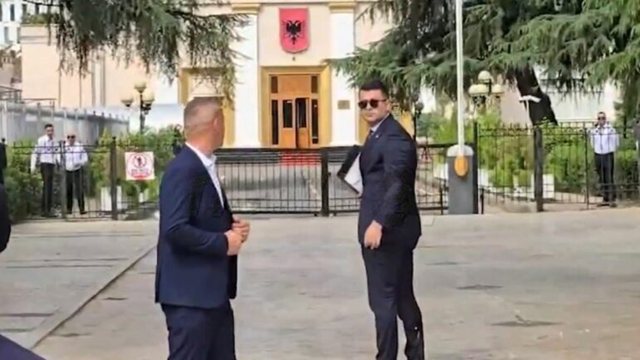 "Nuk na p&euml;rfaq&euml;soni, jeni deputet&euml; t&euml; shitur"/