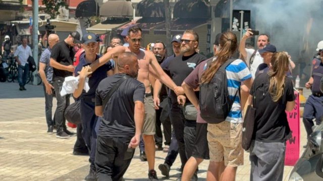 Protesta para Parlamentit/ 4 nga protestuesit e shoq&euml;ruar n&euml;