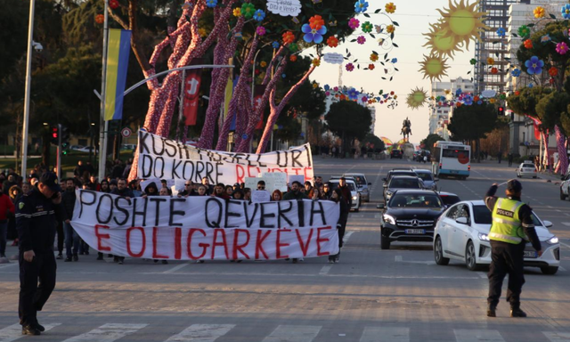 Dita e 33-t&euml; e protest&euml;s! Qytetar&euml;t mblidhen para
