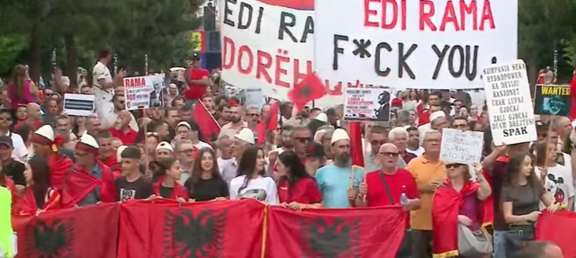 Dita e 33-t&euml; e protest&euml;s! Qytetar&euml;t mblidhen para