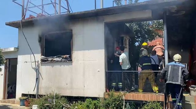 Zjarr n&euml; banes&euml;n dykat&euml;she n&euml; Krutje t&euml; Lushnj&euml;s,