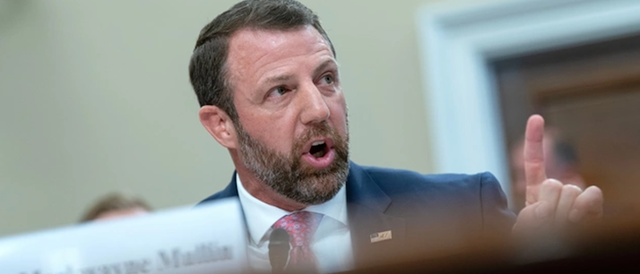 Shefi i Siguris&euml; Komb&euml;tare Amerikane 'hedh valle' pas