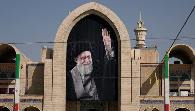 Irani pret udh&euml;heq&euml;s t&euml; huaj p&euml;r funeralin e Khameneit,
