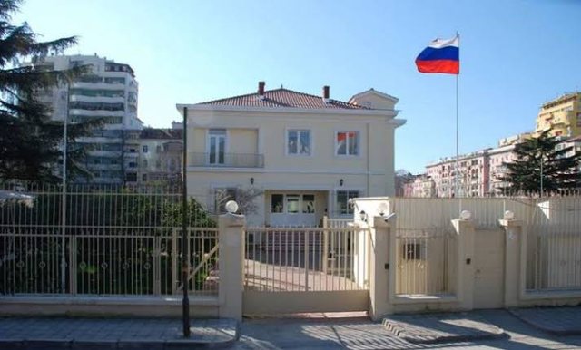 "Po k&euml;rkojn&euml; armiq aty ku nuk ka"/ Ambasada ruse reagon pas