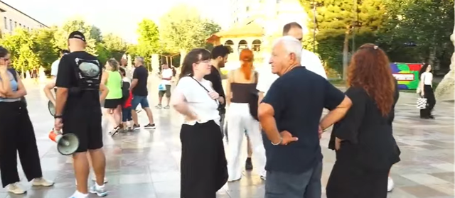 Sot protesta e 34-t radhazi, qytetar&euml;t t&euml; vendosur p&euml;r largimin e