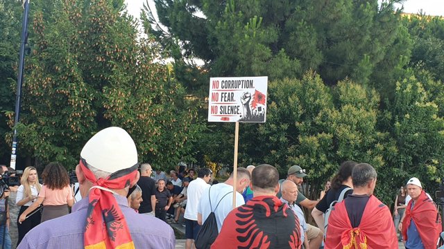 FOTOGALERIA/ Pankartat ‘pikante’ dominojnë protestën e