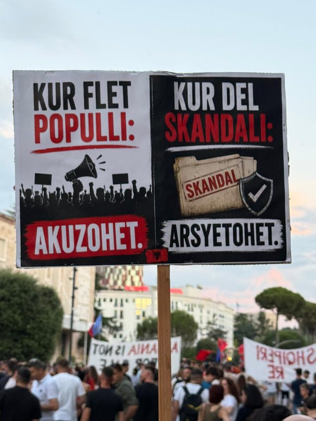 FOTOGALERIA/ Pankartat ‘pikante’ dominojnë protestën e