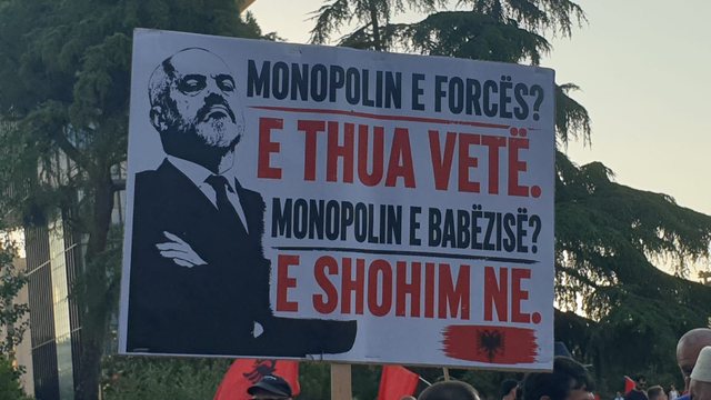 FOTOGALERIA/ Pankartat ‘pikante’ dominojnë protestën e