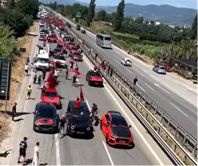 Varg kilometrik me makina n&euml; autostrad&euml;/ Diaspora