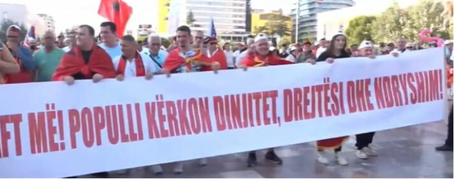 35 dit&euml; protest&euml; p&euml;r largimin e Ram&euml;s/ Protestuesit