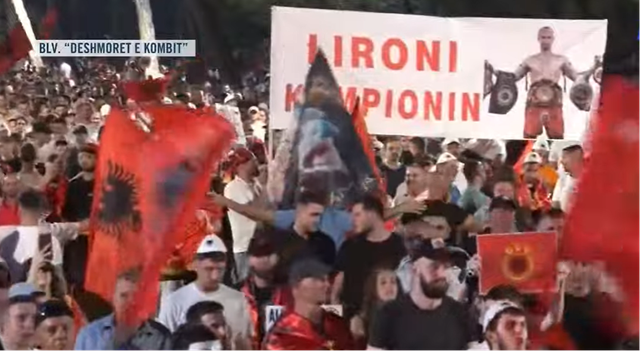 VIDEOLAJM/ Tubimi madh&euml;shtor kund&euml;r Ram&euml;s, protestuesit