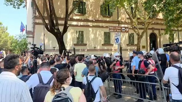 Grupi Koordinues i protestave n&euml; Tiran&euml;: Policia p&euml;rdori