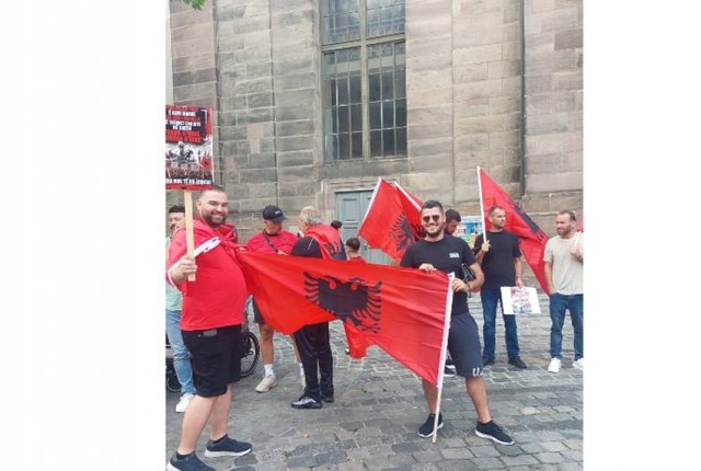 FOTO/ Diaspora shqiptare proteston n&euml; Nuremberg kund&euml;r qeveris&euml;