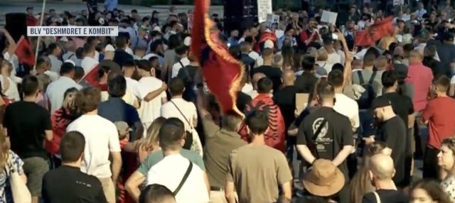 Pjes&euml;marrja masive n&euml; protest&euml;n e djeshme/ Qytetari: Ajo ishte
