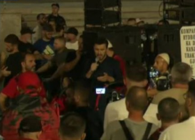 &lsquo;Nuk ishim terrorist&euml;...&rsquo;/ Protestuesi i arrestuar: Lepuri ka