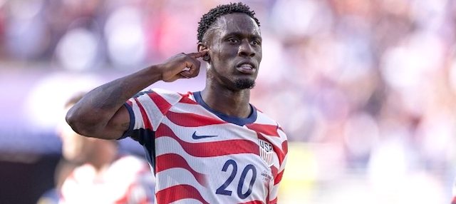 Skandal i FIFA-s n&euml; Bot&euml;ror: Trump i telefonon Infantinos q&euml;