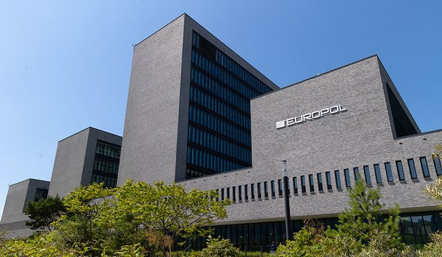 Organizonin p&euml;rdhunimet e grave/ Europol zbulon rrjetin kriminal q&euml;