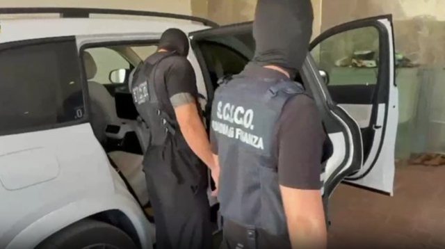 Mbi 18 milion&euml; euro nga droga u kthyen n&euml; ar, antimafia italiane godet