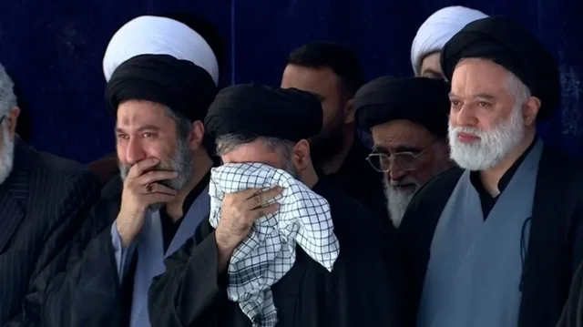 Mungon pasardh&euml;si i tij, Mojtaba/ Kush jan&euml; tre djemt&euml; e Khamenei