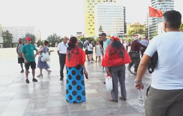 Dita e 37-t&euml; e protest&euml;s/ Vijon revolta qytetare, k&euml;rkohet