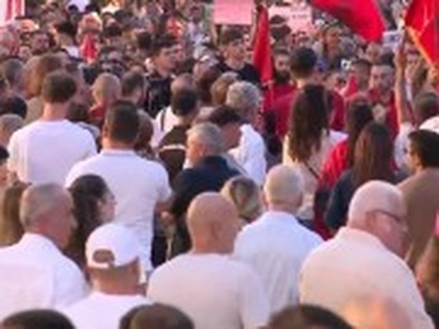 Dita e 37-t&euml; e protest&euml;s/ Vijon revolta qytetare, k&euml;rkohet