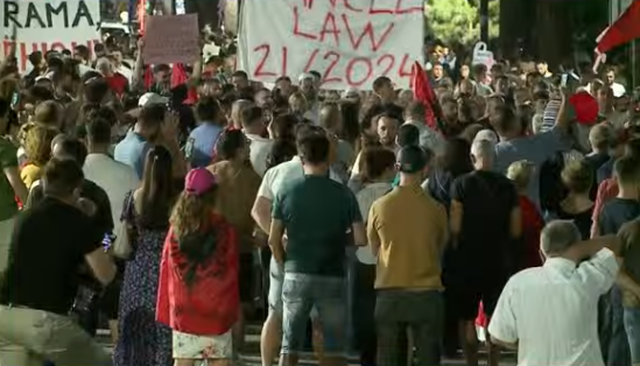"Jeton n&euml; sarajet e tij n&euml; Surrel"/ Aktivisti: Ka ardhur