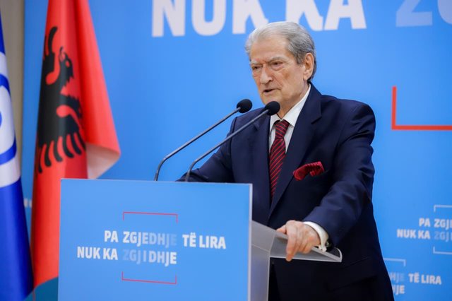 "PD po b&euml;n gati akt padin&euml;"/ Berisha: Libri i kuq
