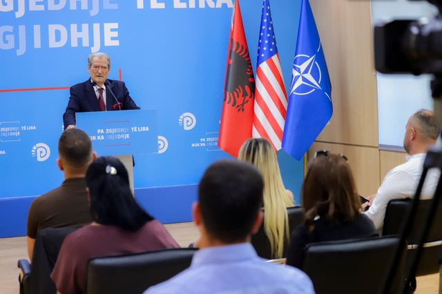 "PD po b&euml;n gati akt padin&euml;"/ Berisha: Libri i kuq