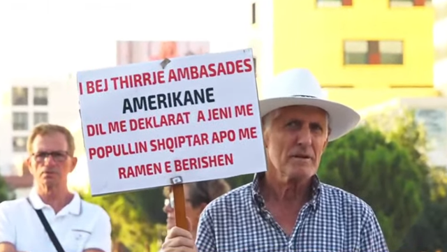 Dita e 38-t&euml; e protest&euml;s/ Vijon revolta qytetare, protestuesit