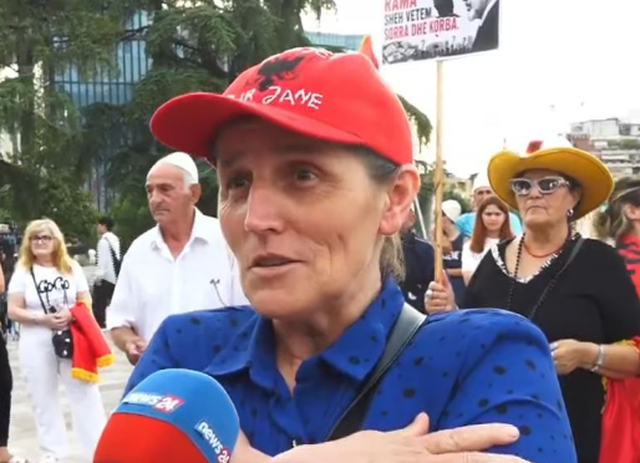 Dita e 39-t&euml; e protest&euml;s/ Qytetar&euml;t vijojn&euml;