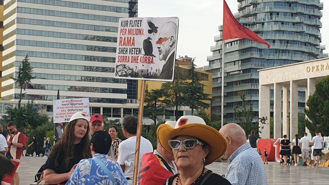 Dita e 39-të e protestës/ Qytetarët vijojnë