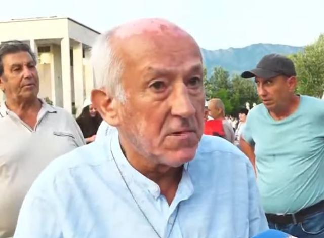 Dita e 39-t&euml; e protest&euml;s/ Qytetar&euml;t vijojn&euml;