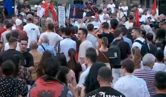 Dita e 39-të e protestës/ Qytetarët vijojnë