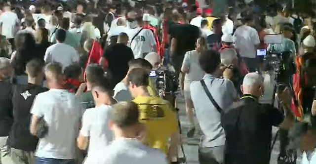 Dita e 39-t&euml; e protest&euml;s/ Qytetar&euml;t vijojn&euml;