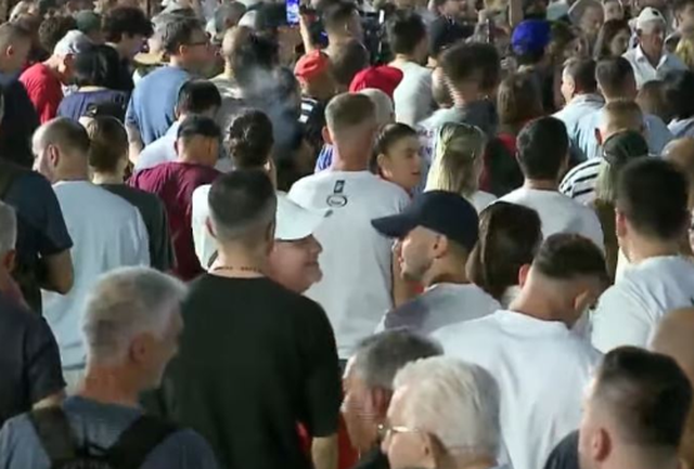 Dita e 39-t&euml; e protest&euml;s/ Qytetar&euml;t vijojn&euml;