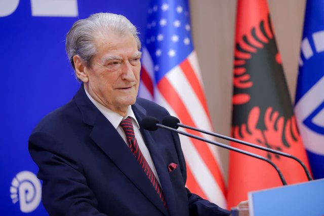 Ndalimi i deputet&euml;ve t&euml; VLEN/ Berisha: PD d&euml;non k&euml;t&euml;