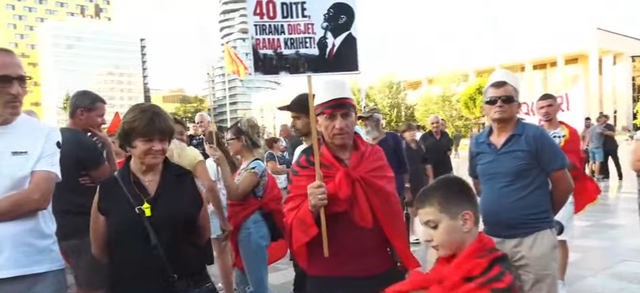 Dita e 40-t&euml; e protest&euml;s n&euml; kryeqytet/ Vijon revolta qytetare,