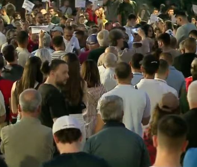 &ldquo;Po shkunden themelet e Parlamentit&rdquo;/ Protestuesi:&nbsp;P&euml;r 34