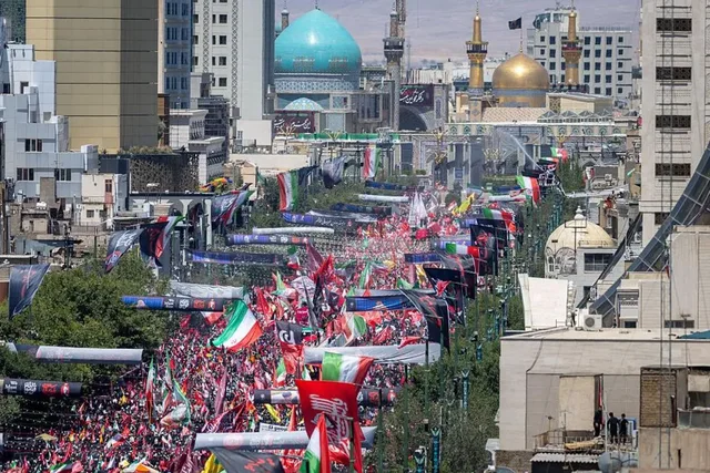 Irani i jep lamtumir&euml;n Ali Khameneit, mij&euml;ra njer&euml;z mbushin
