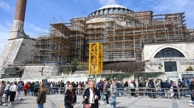 Populli turk feston rihapjen e Sh&euml;n Sofis&euml; si xhami me nj&euml;