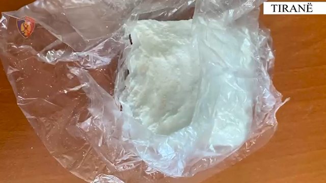 &nbsp;Kapet me doza kokaine n&euml; automjet, arrestohet 38-vje&ccedil;ari
